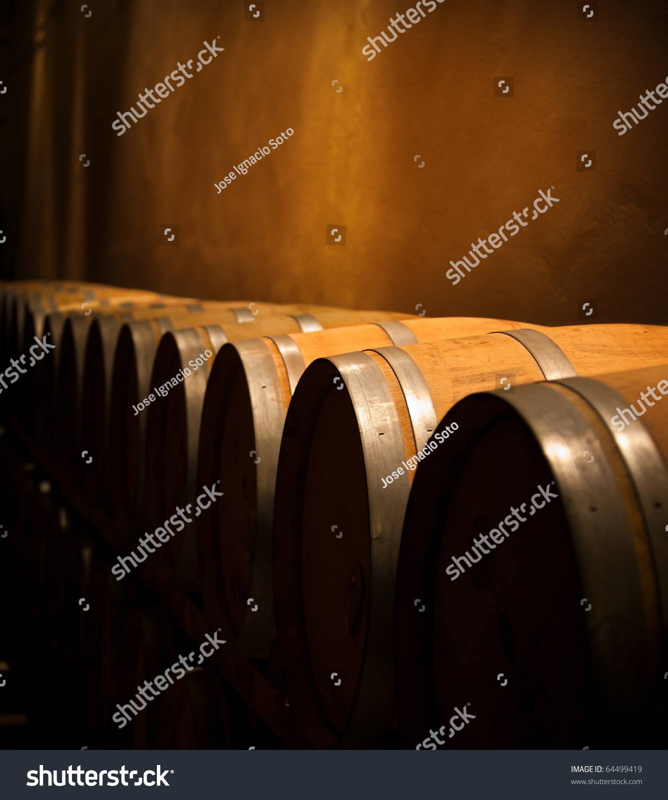 葡萄酒桶老龄化地窖Ribera德尔杜罗河,西班牙