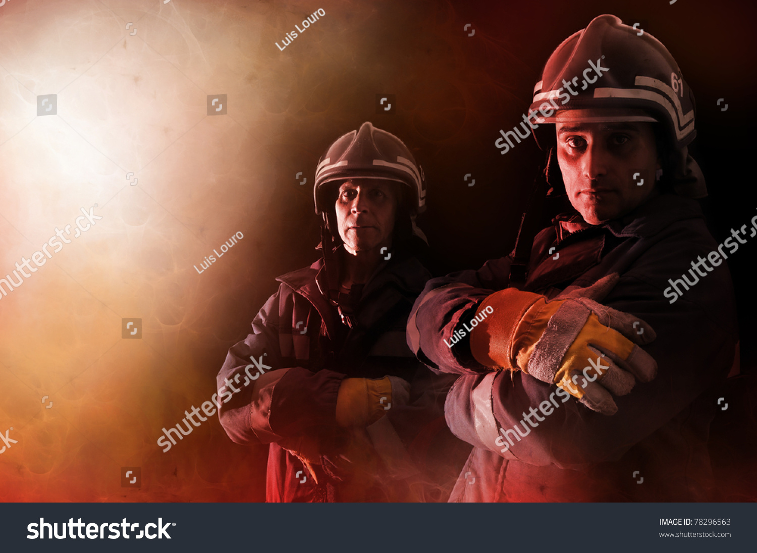 戏剧性的消防员团队统一的形象 原标题 dramatic image of firemen