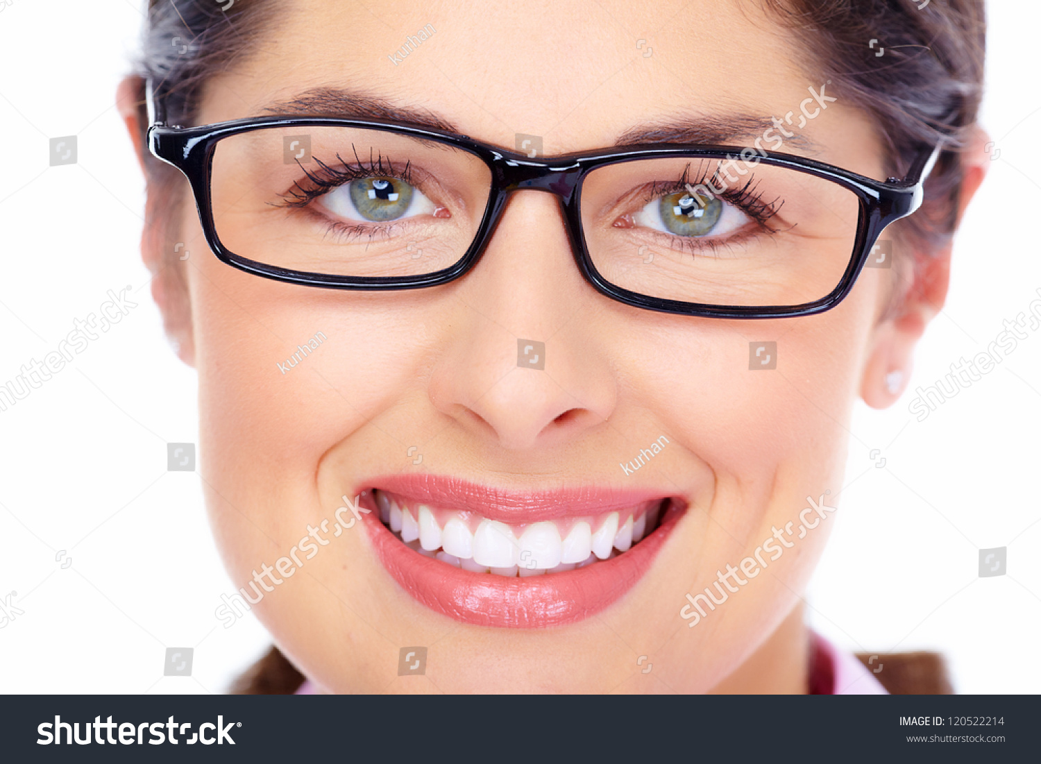 漂亮的年轻女子戴着眼镜近距离.白色背景.