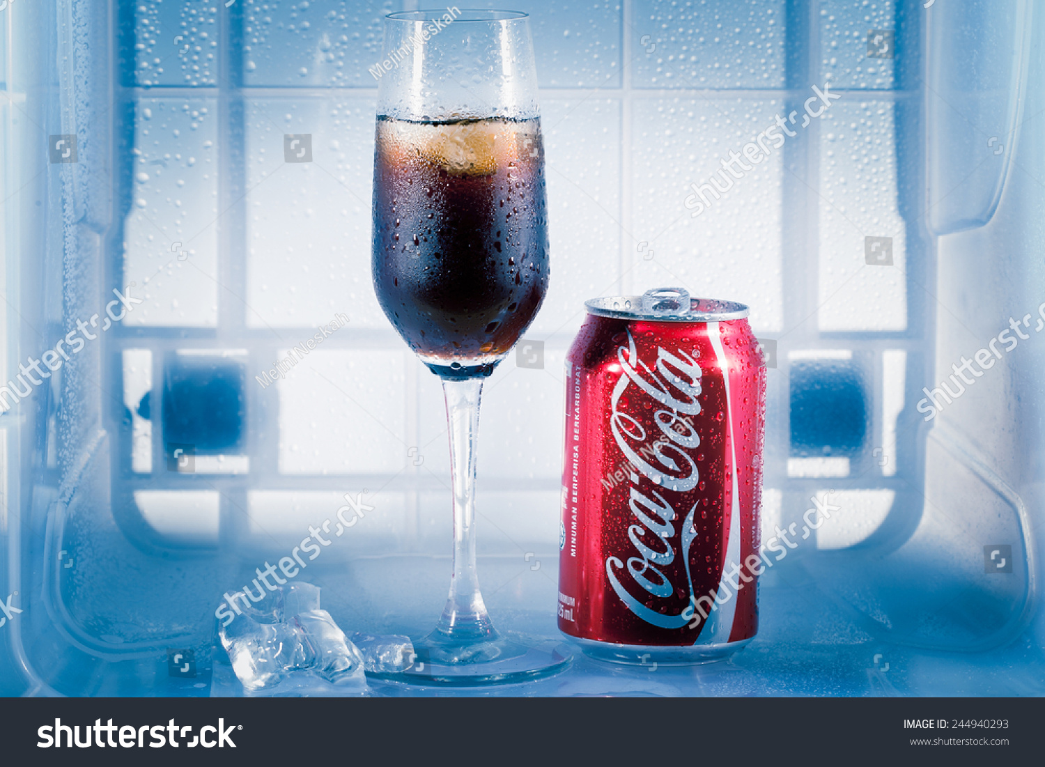 can and glass of coca-cola, which began in 1915, is the